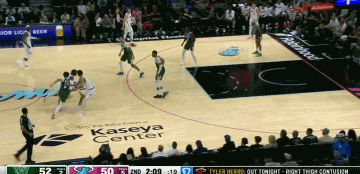 菜鸟丨9号秀扎克-埃迪狂揽6分21篮板6助攻 状元里萨谢12+4